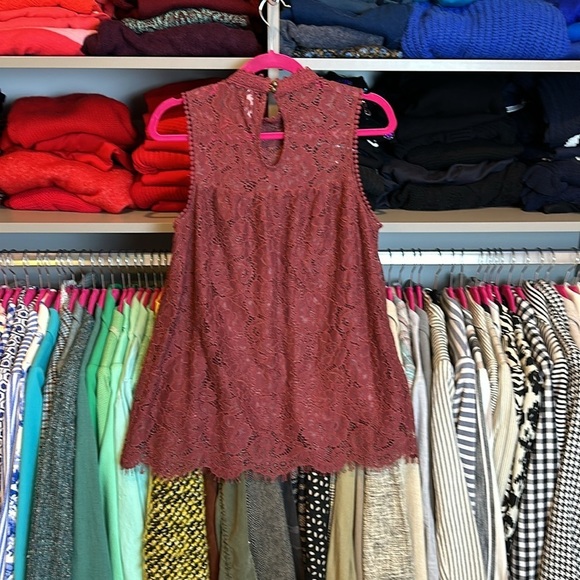 Xhilaration maroon lace sleeveless blouse size S - Picture 3 of 3